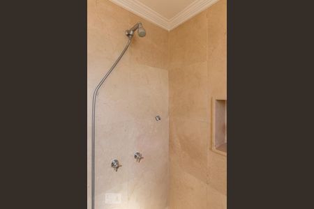 Apartamento à venda com 211m², 3 quartos e 4 vagas Apartamento à venda com 211m², 3 quartos e 4 vagasBanheiro Suite 1