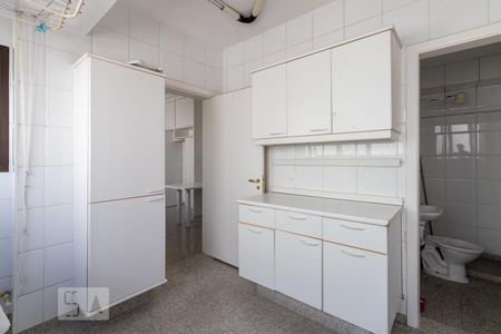 Apartamento à venda com 211m², 3 quartos e 4 vagas Apartamento à venda com 211m², 3 quartos e 4 vagasArea de Serviço