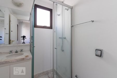 Apartamento à venda com 211m², 3 quartos e 4 vagas Apartamento à venda com 211m², 3 quartos e 4 vagasBanheiro Suite 3