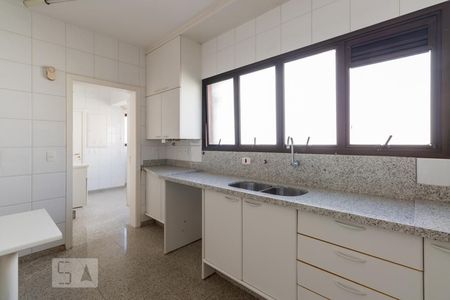 Apartamento à venda com 211m², 3 quartos e 4 vagas Apartamento à venda com 211m², 3 quartos e 4 vagasCozinha