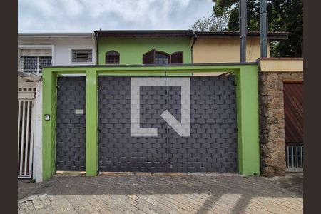 Casa à venda com 128m², 3 quartos e 2 vagas Casa à venda com 128m², 3 quartos e 2 vagasFachada