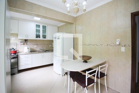 Casa à venda com 128m², 3 quartos e 2 vagas Casa à venda com 128m², 3 quartos e 2 vagasCozinha