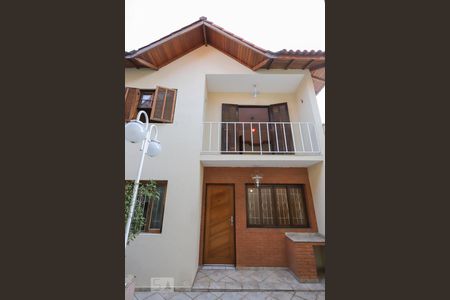 Casa de condomínio à venda com 83m², 2 quartos e 2 vagas Casa de condomínio à venda com 83m², 2 quartos e 2 vagasFachada