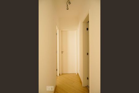 Corredor de apartamento à venda com 2 quartos, 60m² em Vila Ipojuca, São Paulo