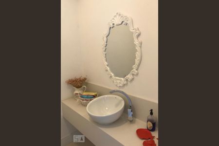 Apartamento à venda com 250m², 3 quartos e 1 vaga Apartamento à venda com 250m², 3 quartos e 1 vagabanheiro