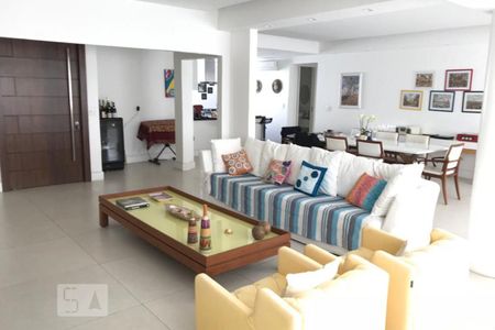 Apartamento à venda com 250m², 3 quartos e 1 vaga Apartamento à venda com 250m², 3 quartos e 1 vagaSala
