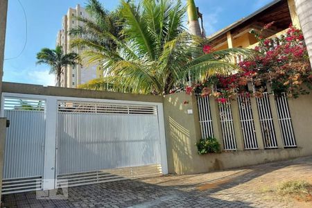 Casa à venda com 500m², 4 quartos e 4 vagas Casa à venda com 500m², 4 quartos e 4 vagasFachada