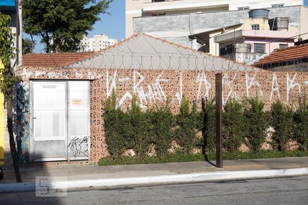 Casa à venda com 341m², 3 quartos e 2 vagas Casa à venda com 341m², 3 quartos e 2 vagasFachada