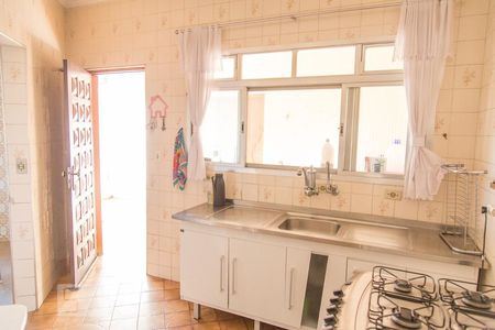 Casa à venda com 341m², 3 quartos e 2 vagas Casa à venda com 341m², 3 quartos e 2 vagasCozinha