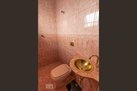 Casa à venda com 240m², 3 quartos e 2 vagas Casa à venda com 240m², 3 quartos e 2 vagasBanheiro suíte