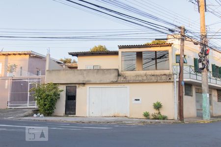 Casa à venda com 120m², 3 quartos e 1 vaga Casa à venda com 120m², 3 quartos e 1 vagaFachada