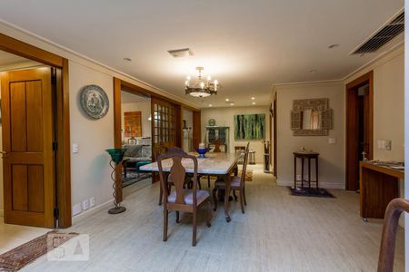 Apartamento à venda com 310m², 3 quartos e 2 vagas Apartamento à venda com 310m², 3 quartos e 2 vagasSala de Jantar