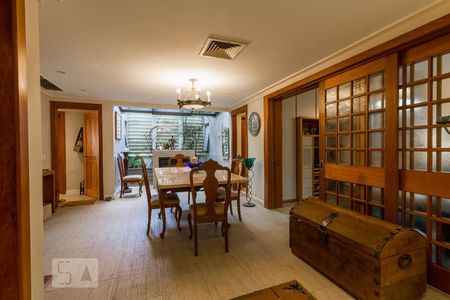 Apartamento à venda com 310m², 3 quartos e 2 vagas Apartamento à venda com 310m², 3 quartos e 2 vagasSala de Jantar