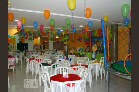 Casa à venda com 330m², 4 quartos e 6 vagas Casa à venda com 330m², 4 quartos e 6 vagasSALÃO INFERIOR