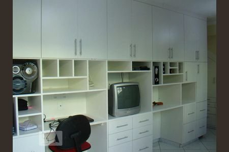 Casa à venda com 330m², 4 quartos e 6 vagas Casa à venda com 330m², 4 quartos e 6 vagasEDÍCULA