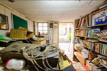 Casa à venda com 220m², 6 quartos e 8 vagas Casa à venda com 220m², 6 quartos e 8 vagasQuarto de despejo 2