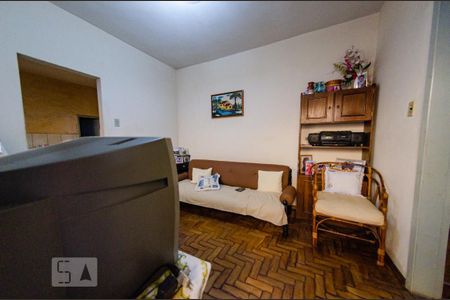 Casa à venda com 220m², 6 quartos e 8 vagas Casa à venda com 220m², 6 quartos e 8 vagasCasa de fundos 1