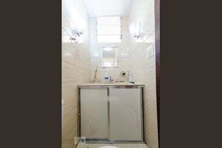 Casa à venda com 220m², 6 quartos e 8 vagas Casa à venda com 220m², 6 quartos e 8 vagasBanheiro da suíte 2