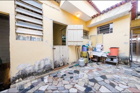 Casa à venda com 220m², 6 quartos e 8 vagas Casa à venda com 220m², 6 quartos e 8 vagasQuintal