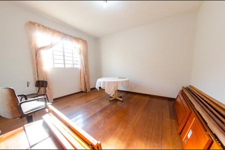 Casa à venda com 220m², 6 quartos e 8 vagas Casa à venda com 220m², 6 quartos e 8 vagasCasa de fundos 2