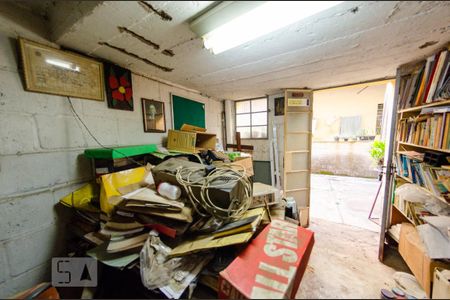 Casa à venda com 220m², 6 quartos e 8 vagas Casa à venda com 220m², 6 quartos e 8 vagasQuarto de despejo 2