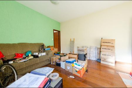 Casa à venda com 220m², 6 quartos e 8 vagas Casa à venda com 220m², 6 quartos e 8 vagasCasa de fundos 2