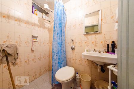 Casa à venda com 220m², 6 quartos e 8 vagas Casa à venda com 220m², 6 quartos e 8 vagasCasa de fundos 1