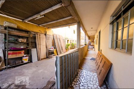 Casa à venda com 220m², 6 quartos e 8 vagas Casa à venda com 220m², 6 quartos e 8 vagasCasa de fundos 1
