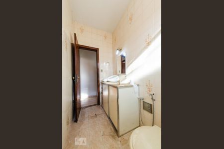 Casa à venda com 220m², 6 quartos e 8 vagas Casa à venda com 220m², 6 quartos e 8 vagasCasa de fundos 2