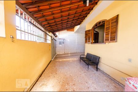 Casa à venda com 220m², 6 quartos e 8 vagas Casa à venda com 220m², 6 quartos e 8 vagasGaragem