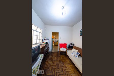 Casa à venda com 220m², 6 quartos e 8 vagas Casa à venda com 220m², 6 quartos e 8 vagasCasa de fundos 1