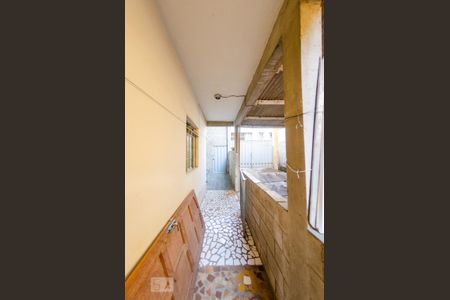 Casa à venda com 220m², 6 quartos e 8 vagas Casa à venda com 220m², 6 quartos e 8 vagasCasa de fundos 1