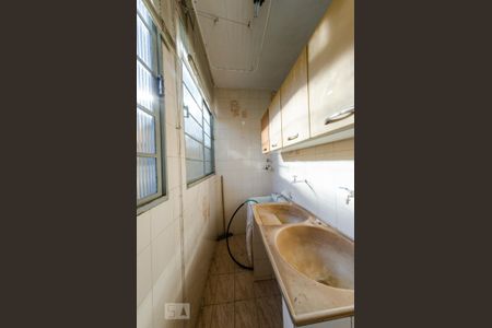 Casa à venda com 220m², 6 quartos e 8 vagas Casa à venda com 220m², 6 quartos e 8 vagasCasa de fundos 2