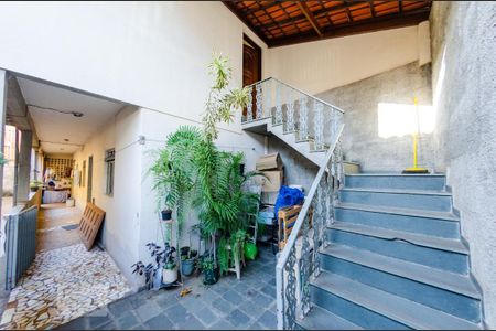 Casa à venda com 220m², 6 quartos e 8 vagas Casa à venda com 220m², 6 quartos e 8 vagasCasa de fundos 2