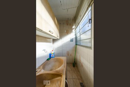 Casa à venda com 220m², 6 quartos e 8 vagas Casa à venda com 220m², 6 quartos e 8 vagasCasa de fundos 2