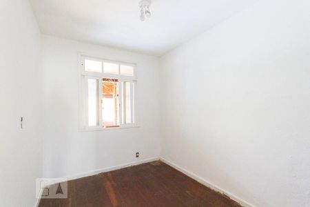 Casa à venda com 750m², 5 quartos e 3 vagasQuarto 3 - Suíte (1º andar)