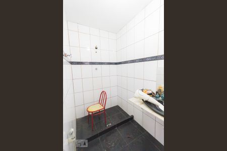 Casa à venda com 750m², 5 quartos e 3 vagasBanheiro Quarto 2 - Suíte (1º andar)