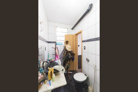 Casa à venda com 750m², 5 quartos e 3 vagasBanheiro Quarto 2 - Suíte (1º andar)