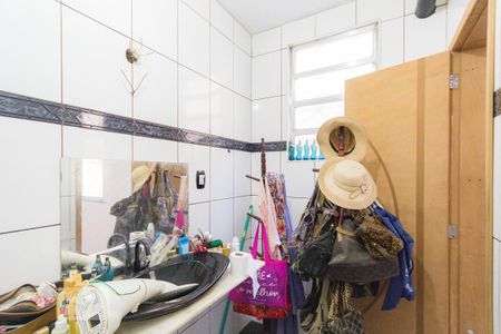 Casa à venda com 750m², 5 quartos e 3 vagasBanheiro Quarto 2 - Suíte (1º andar)