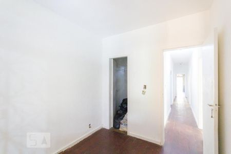 Casa à venda com 750m², 5 quartos e 3 vagasQuarto 3 - Suíte (1º andar)