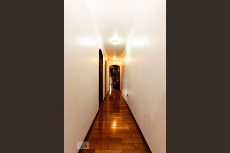 Casa à venda com 150m², 3 quartos e 4 vagas Casa à venda com 150m², 3 quartos e 4 vagasCorredor