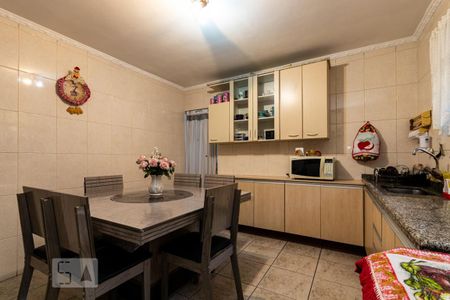 Casa à venda com 150m², 3 quartos e 4 vagas Casa à venda com 150m², 3 quartos e 4 vagasCozinha