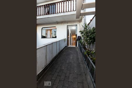 Casa à venda com 150m², 3 quartos e 4 vagas Casa à venda com 150m², 3 quartos e 4 vagasEntrada