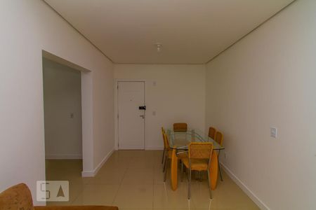 Sala de apartamento para alugar com 2 quartos, 85m² em Barreiros, São José