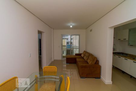 Sala de apartamento para alugar com 2 quartos, 85m² em Barreiros, São José
