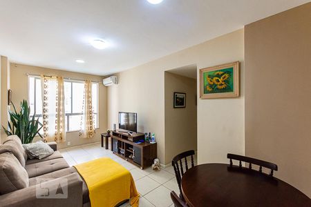 Sala de apartamento à venda com 2 quartos, 70m² em Piratininga, Niterói