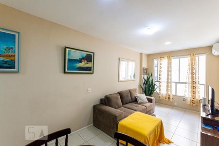 Sala de apartamento à venda com 2 quartos, 70m² em Piratininga, Niterói