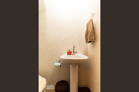 Lavabo de casa de condomínio para alugar com 2 quartos, 57m² em Parque Boturussu, São Paulo