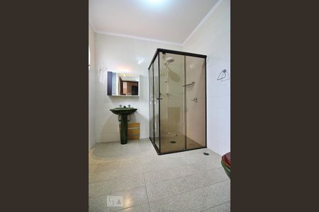 Casa à venda com 340m², 4 quartos e 4 vagasBanheiro da Suíte 2