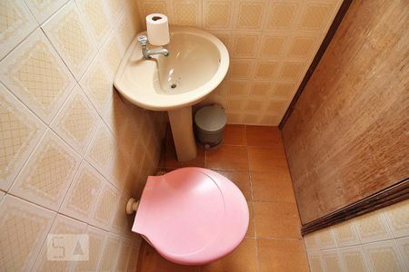 Casa à venda com 340m², 4 quartos e 4 vagasBanheiro de Serviço